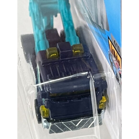 Hot Wheels Heavy Hitcher HW Metro 2024 Blue Tow Truck 1:64 Diecast Car - Picture 5 of 6